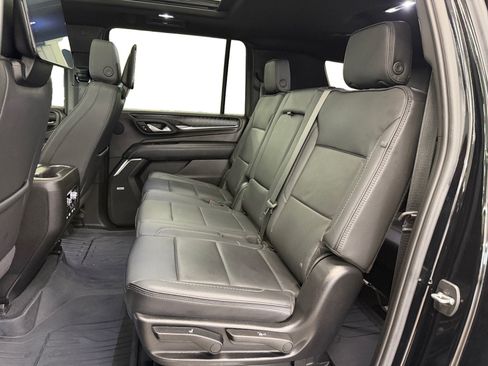Used 2024 GMC Yukon XL Denali AWD/4WD image 10