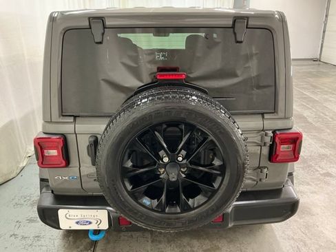 Used 2022 Jeep Wrangler Unlimited Sahara w/ Cold Weather Group AWD/4WD image 5