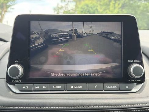 Used 2025 Nissan Rogue S AWD/4WD image 17
