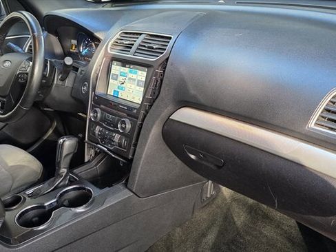 Used 2017 Ford Explorer XLT w/ Equipment Group 202A image 15