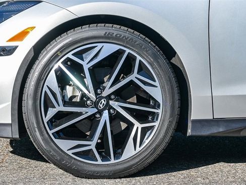 Used 2024 Hyundai Ioniq 6 Limited image 11