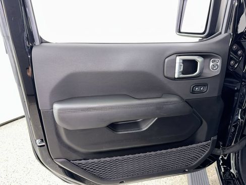 Used 2023 Jeep Wrangler Unlimited Sahara AWD/4WD image 13