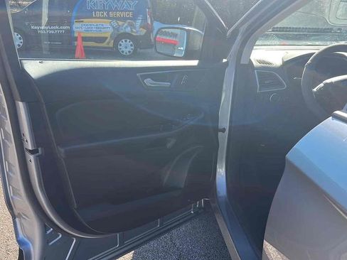Used 2022 Ford Edge SE image 8