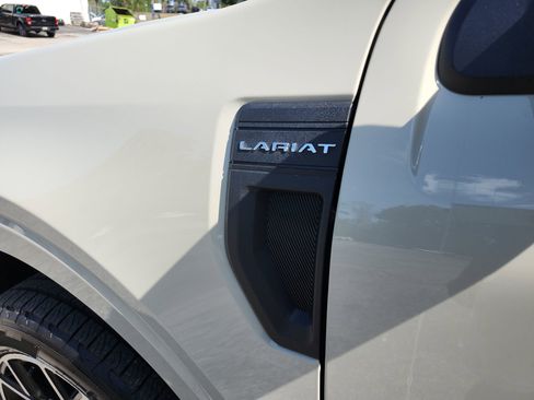 Certified 2025 Ford Maverick Lariat image 23