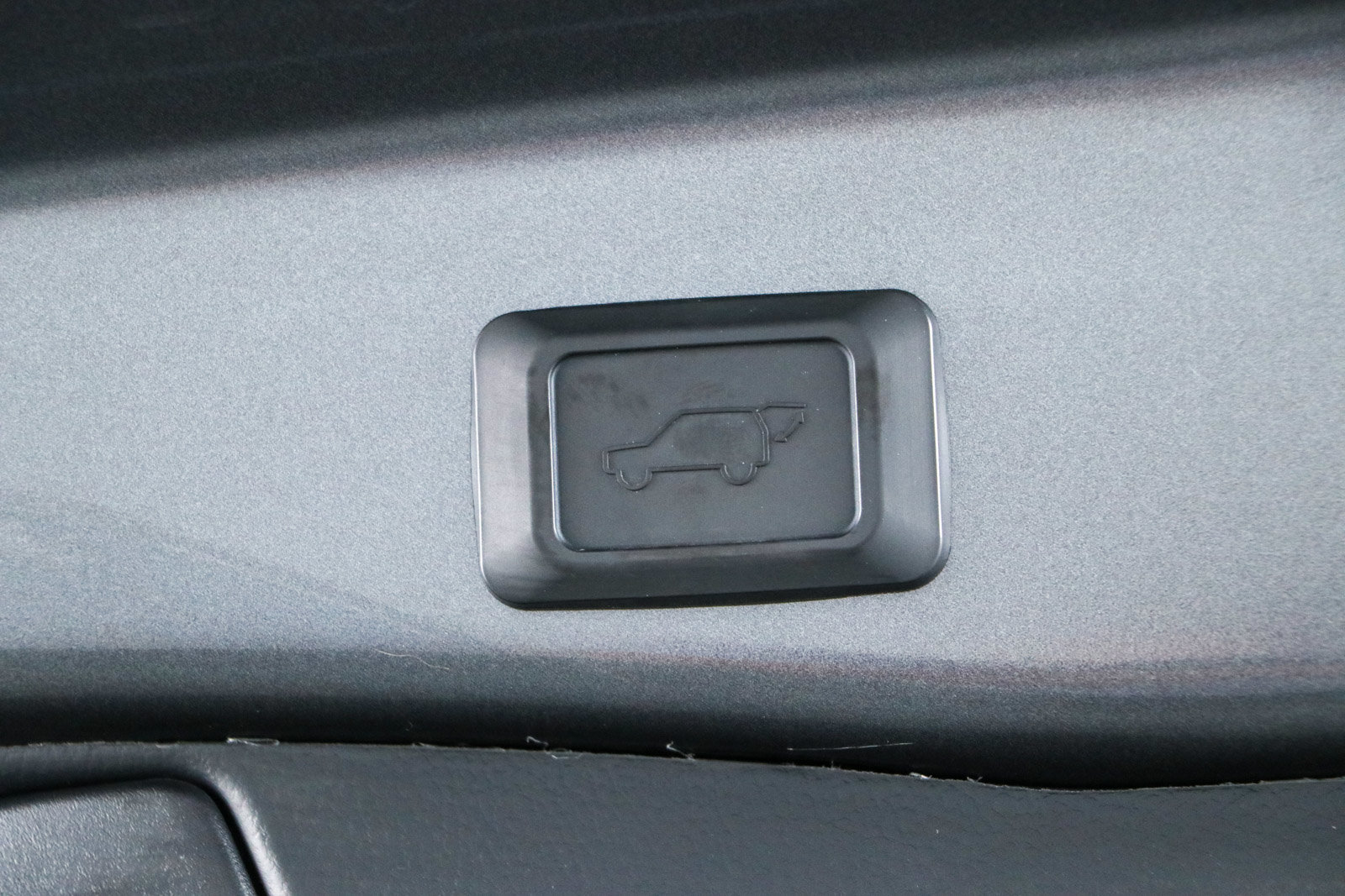 Used 2022 Toyota RAV4 XLE Premium FWD image 30