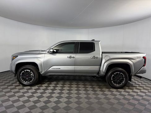 Used 2024 Toyota Tacoma TRD Sport AWD/4WD image 10