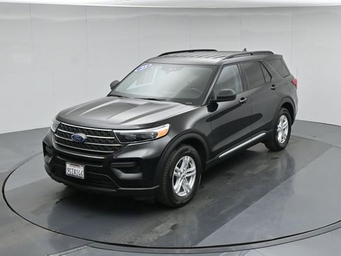 Certified 2023 Ford Explorer XLT RWD image 40