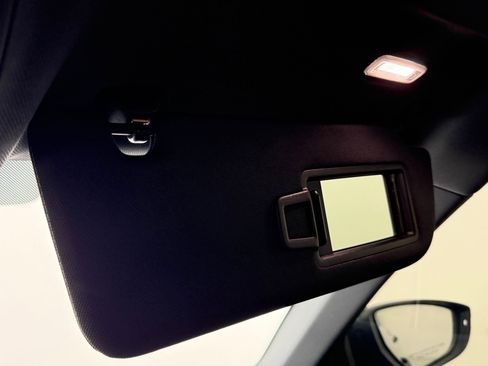 Used 2022 Audi e-tron Premium w/ Convenience Plus Package image 31