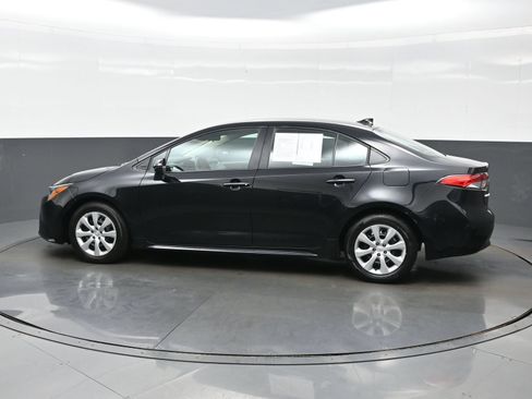 Used 2025 Toyota Corolla LE FWD image 3