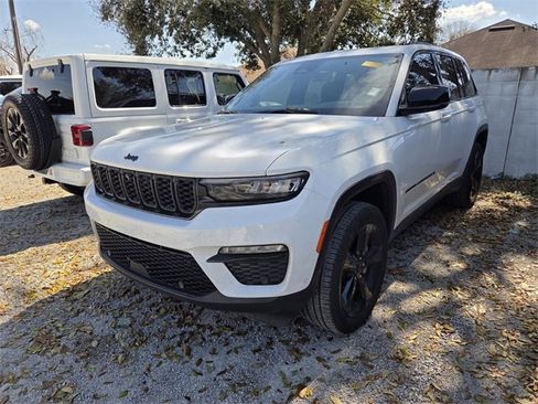 Certified 2024 Jeep Grand Cherokee Limited w/ Luxury Tech Group II image 3