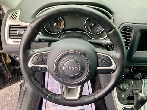 Used 2019 Jeep Compass Latitude w/ Popular Equipment Group AWD/4WD image 17