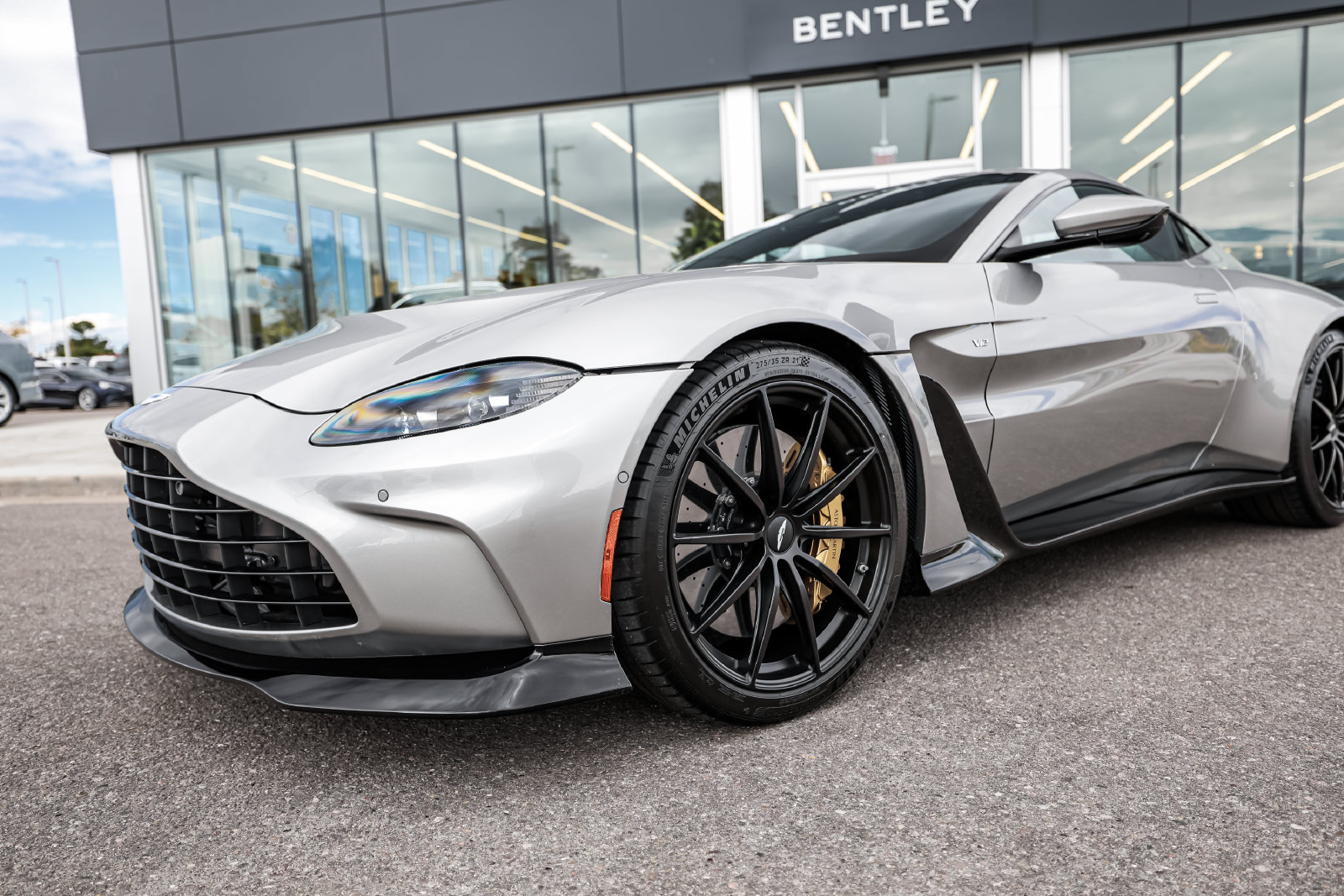 Used 2023 Aston Martin V12 Vantage RWD image 21