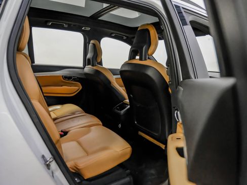 Used 2017 Volvo XC90 T6 Momentum w/ Vision Package image 28