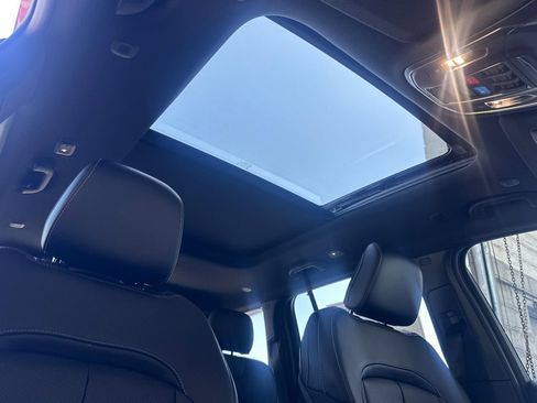 New 2025 Jeep Grand Cherokee Limited w/ Luxury Tech Group II image 17