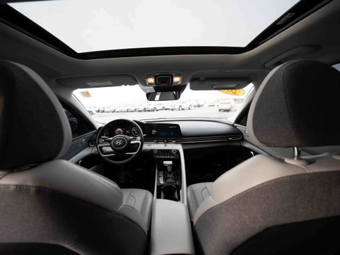 Used 2023 Hyundai Elantra Limited image 19