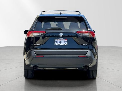 Used 2022 Toyota RAV4 XLE w/ Convenience Package FWD image 5