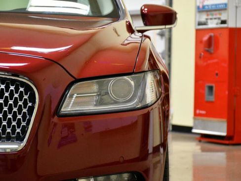 Used 2019 Lincoln Continental Select w/ Continental Climate Package image 7