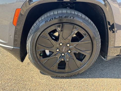 Used 2024 Jeep Wagoneer Launch Edition image 9