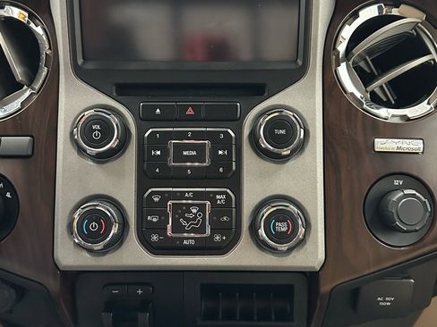 Used 2014 Ford F350 Lariat w/ Lariat Interior Package image 31