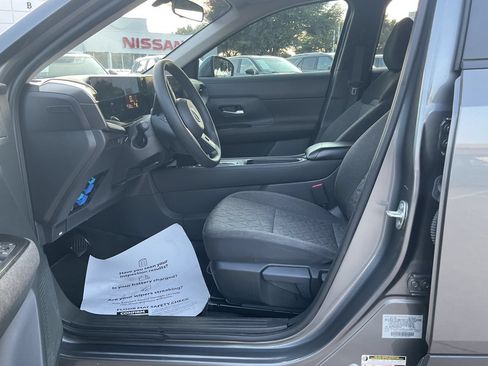 Used 2025 Nissan Kicks SV FWD image 7