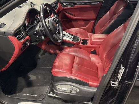 Used 2024 Porsche Macan S image 3