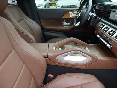 Used 2024 Mercedes-Benz GLS 450 4MATIC w/ AMG Line Exterior image 15