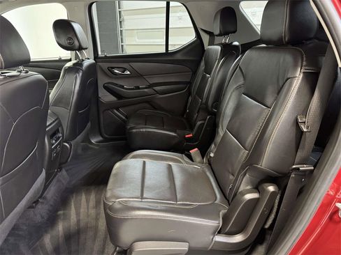 Used 2019 Chevrolet Traverse RS image 18