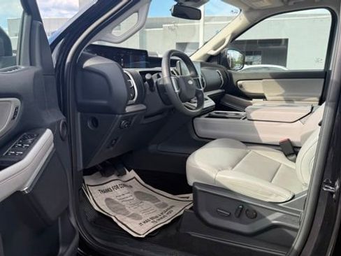 Used 2025 Ford Expedition Max Active AWD/4WD image 8