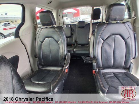Used 2018 Chrysler Pacifica Touring-L image 11