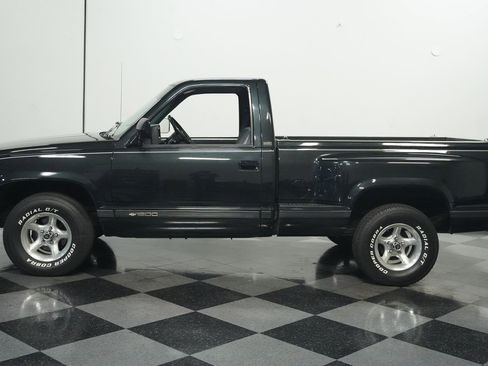 Used 1988 Chevrolet Silverado 1500 2WD Regular Cab image 2