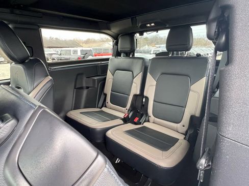 Used 2023 Ford Bronco Wildtrak image 14