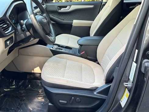 Certified 2020 Ford Escape SE FWD image 9