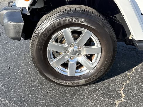 Used 2017 Jeep Wrangler Unlimited Sahara w/ Connectivity Group AWD/4WD image 6