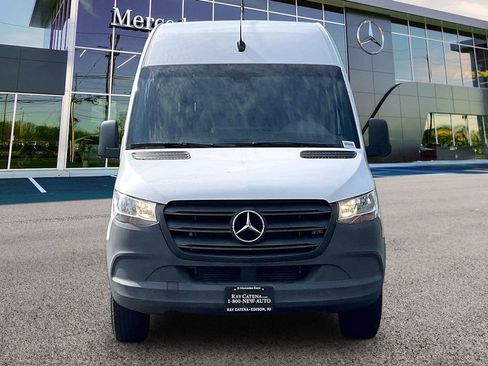 Used 2021 Mercedes-Benz Sprinter 2500 image 3