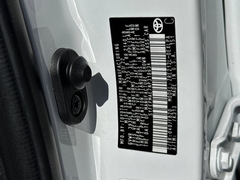 Used 2022 Toyota Corolla LE image 26