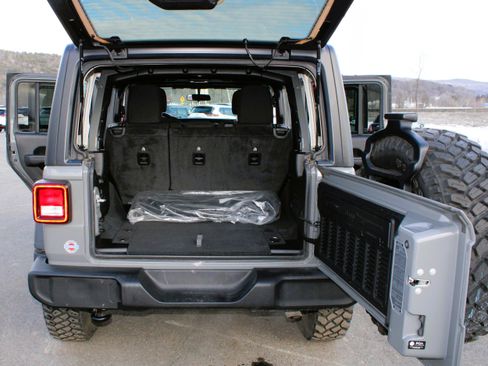 Used 2022 Jeep Wrangler Unlimited Sport image 16