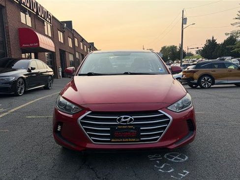 Used 2017 Hyundai Elantra SE FWD image 2