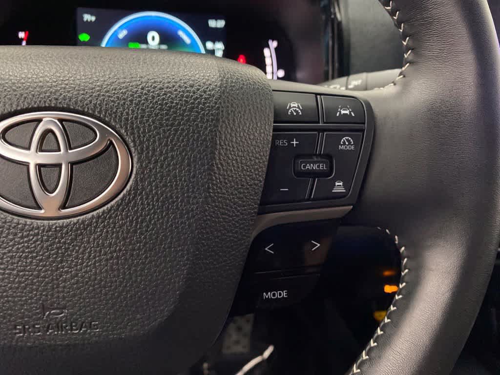 Used 2025 Toyota Camry SE FWD image 21