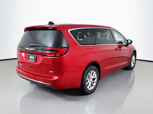 New 2026 Chrysler Pacifica Select image 7
