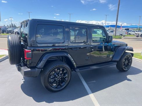 Used 2025 Jeep Wrangler Unlimited Sahara AWD/4WD image 14