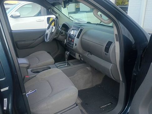 Used 2013 Nissan Frontier SV w/ SV Value Truck Pkg AWD/4WD image 36