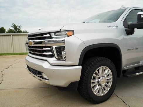 Used 2022 Chevrolet Silverado 2500 High Country w/ Z71 Off-Road Package AWD/4WD image 18