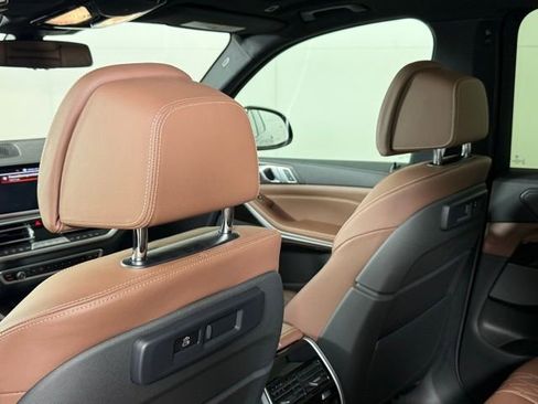 Used 2021 BMW X5 xDrive40i w/ M Sport Package image 24