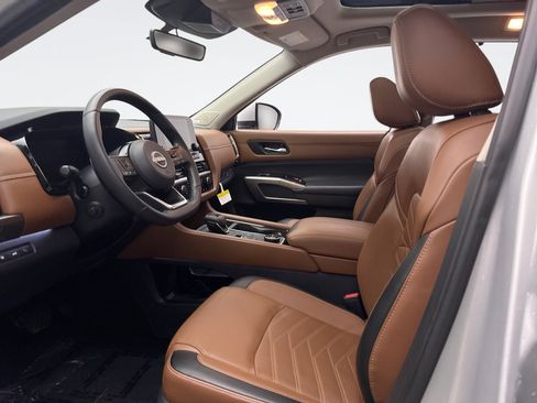 Used 2023 Nissan Pathfinder Platinum AWD/4WD image 10