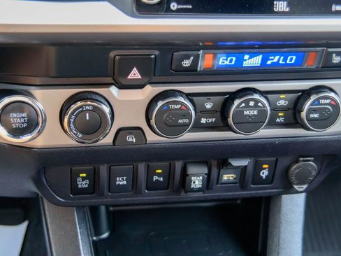 Used 2022 Toyota Tacoma Limited image 16