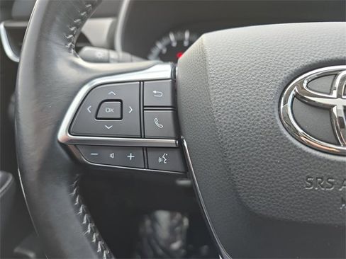 Used 2021 Toyota Highlander XLE image 21