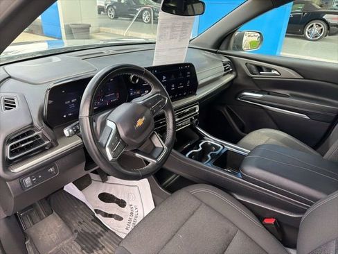 Used 2025 Chevrolet Traverse LT image 16