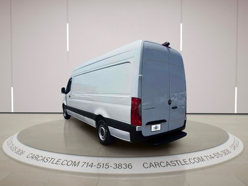 Used 2021 Mercedes-Benz Sprinter 2500 image 3
