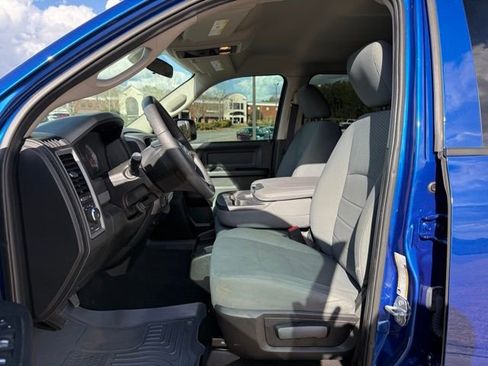 Used 2019 RAM 1500 Express w/ Express Value Package AWD/4WD image 9