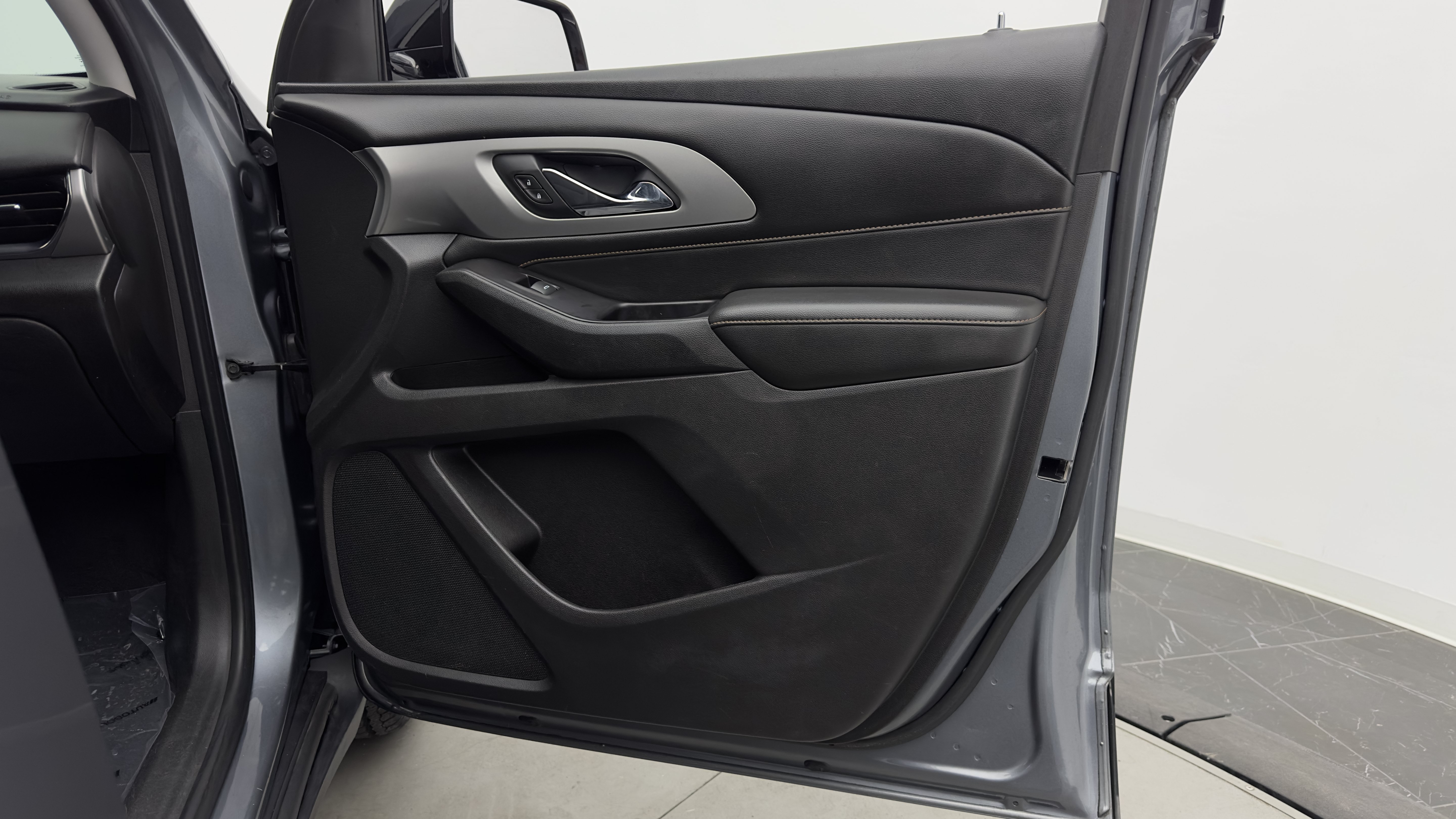 Used 2018 Chevrolet Traverse LS FWD image 34